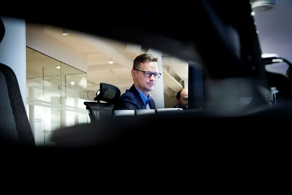 Sjeføkonom Bjørn-Roger Wilhelmsen i Nordkinn Asset Management mener stemningene i finansmarkedene driver kronekursen tirsdag formiddag.
