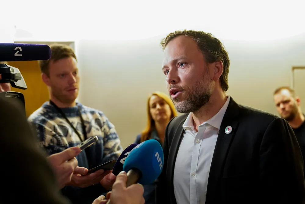 SV-leder Audun Lysbakken møter Marit Arnstad (Sp) og Rigmor Aasrud (Ap) til budsjettforhandlinger på Stortinget mandag.
