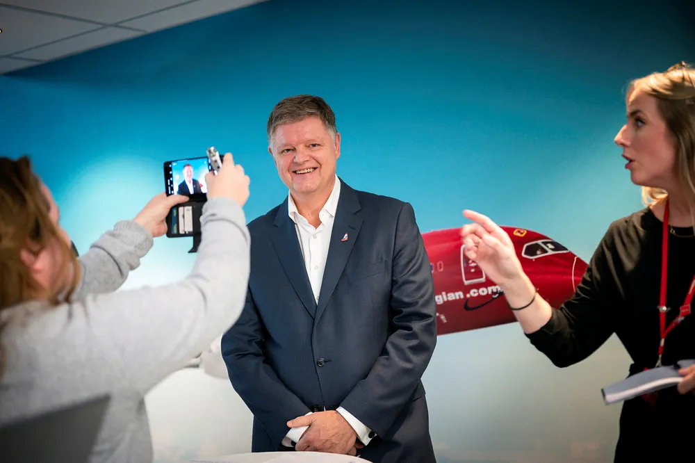 Norwegian-ansatte får nå en toppleder som finner mening i å si at essensen av business er som en fersken. Jacob Schram er ny Norwegian-sjef.