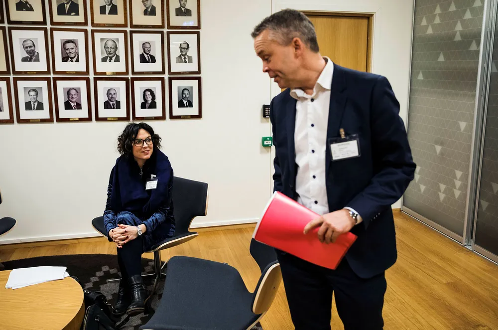Coca-Cola-sjef Stein Rømmerud får tilbake hylleplass hos Rema. Her er han sammen Johanna Ellefsen Rostad i Ringnes under et møte om sukkeravgiften hos næringsministeren tidligere denne uken. Foto: Per Thrana