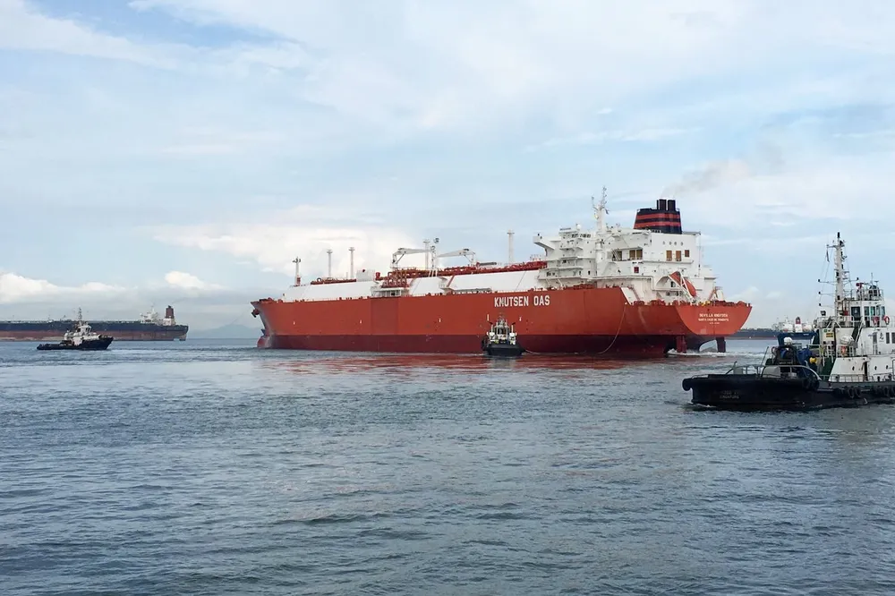 The Shell-operated LNG carrier Sevilla Knutsen is currently shown as idle in Brunei Bay.