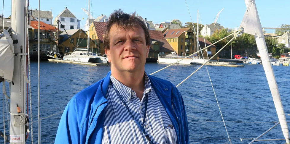 Reder Sigve Drønen skulle gjerne fått fortalt mannskapet sitt hvordan snøkrabbesesongen blir, men det får han ikke gjort før alt er på plass fra myndighetene.