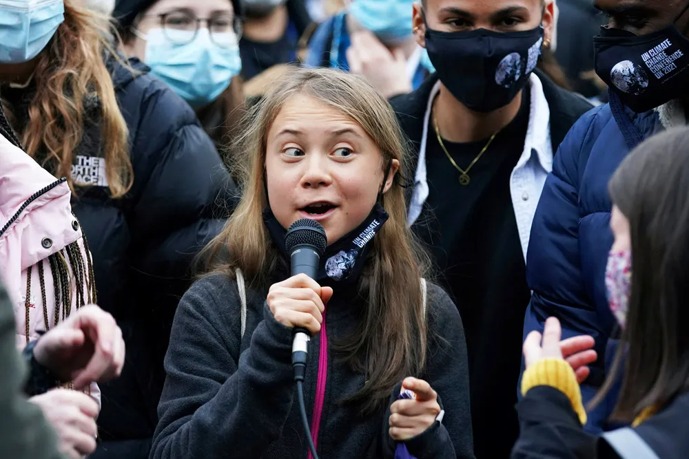 Greta Thunberg er ikke imponert over verdens ledere. Her er hun avbildet under en demonstrasjon i Glasgow på den første dagen av klimatoppmøtet som for tiden avholdes i den skotske byen.