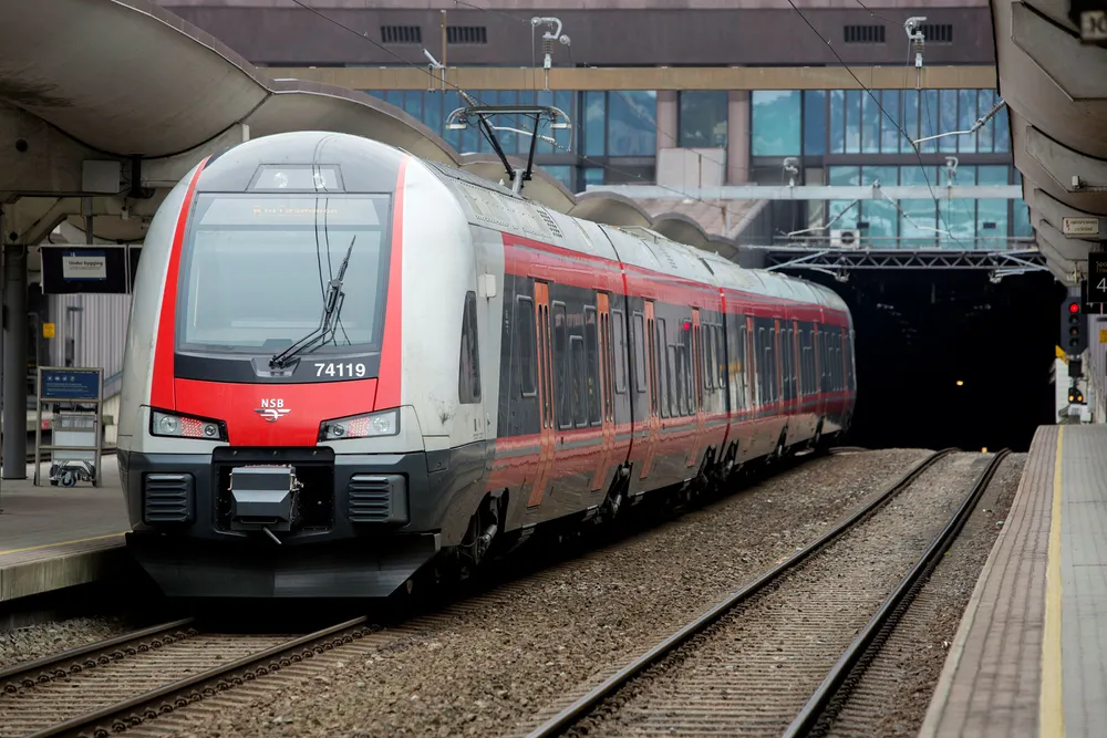 Oslo, Norge, 04.04.2016: Tog Oslo sentralstasjon. Foto: Øyvind Elvsborg --- Øyvind Elvsborg