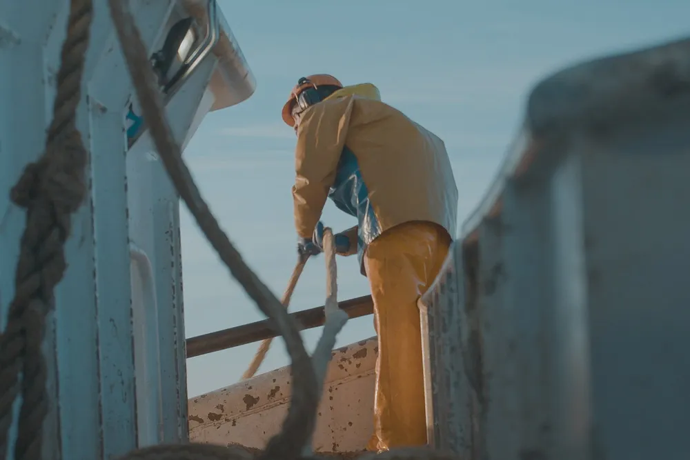 Til tross for ordnede arbeidsforhold på norske fiskefartøy, står næringen også ansvarlig for brudd på arbeids- og menneskerettigheter i leverandørkjeden. Dermed er det blitt økte krav til rapportering, etter innføringen av Åpenhetsloven, skriver FHF i en pressemelding.