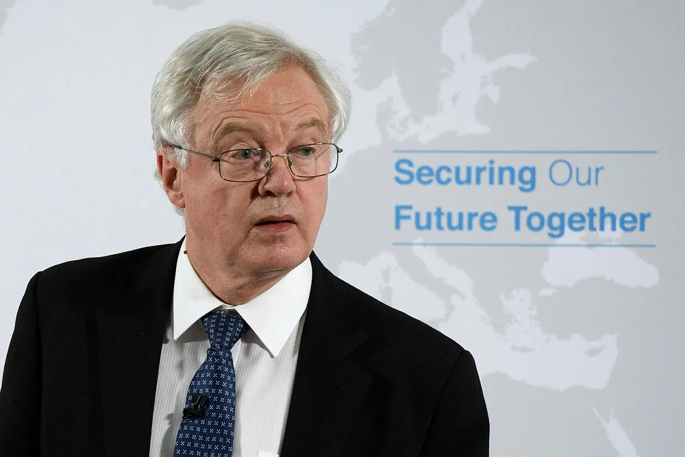 Storbritannias brexitminister David Davis skal ifølge britisk presse ha truet med å gå av om ikke regjeringens nye forslag til løsning for irskegrensa ble gjort tidsbegrenset. Foto: AP / NTB scanpix