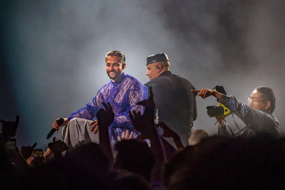 Tiden er overmoden for å revidere modellen bak økonomien i innspilt musikk, skriver Jørn Dalchow. Hiphop-duoen Karpe fylte Oslo Spektrum ti kvelder i fjor.
