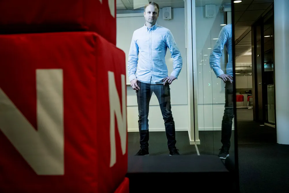 TV 2 Nyhetskanalen er nesten like stor som TV Norge. Kommunikasjonsdirektør Espen Skoland i Discovery tror koronaviruset har dratt nordmenn til nyheter.