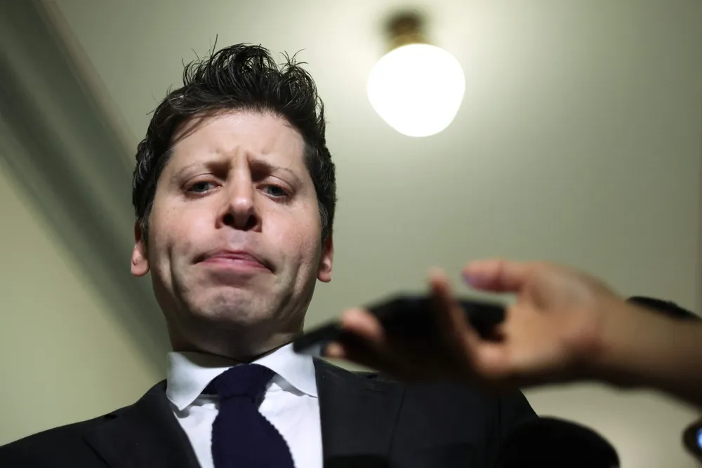 Administrerende direktør i OpenAI, Sam Altman, mener Meta er ute etter hans ansatte.