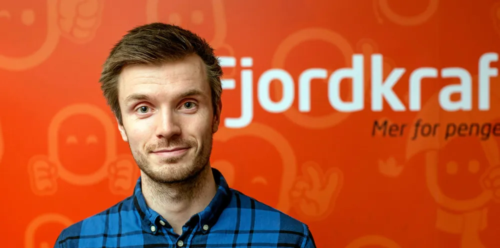 Kommunikasjonsrådgiver i Fjordkraft, Jon Vaag Eikeland, sier at Fjordkraft ikke er enige i at de har brutt opplysningsplikten. Likevel vil de nå tilbakebetale angrede kunder.