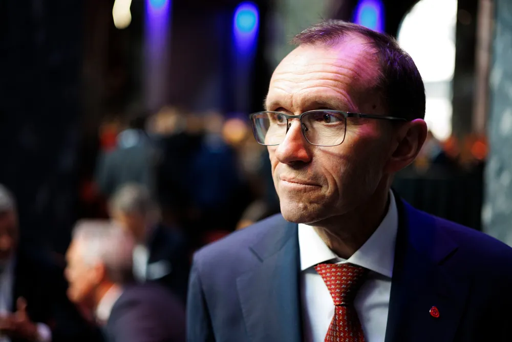 Utenriksdepartementet vil ikke svare på om russiske fiskeriselskap, som mistenkes for spionasje og sabotasje mot Norge, blir utestengt fra havnene slik EU har vedtatt, uttaler Espen Barth Eides statssekretær Eivind Vad Petersson.