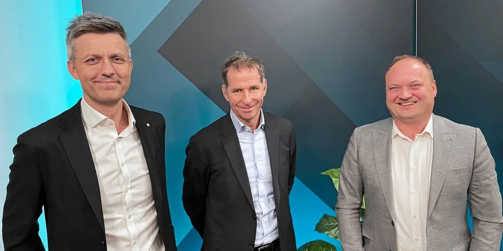 I videooppdateringen «Time for energy» fra Volue Insight, er Jarand Rystad (midten) og Tor Reier Lilleholt (t.h.) enige om at det skimtes lave energipriser i enden av det grønne skiftet. Men det et stykke frem dit. Programleder i Time for Energy er Trond Straume (t.v), CEO i Volue.