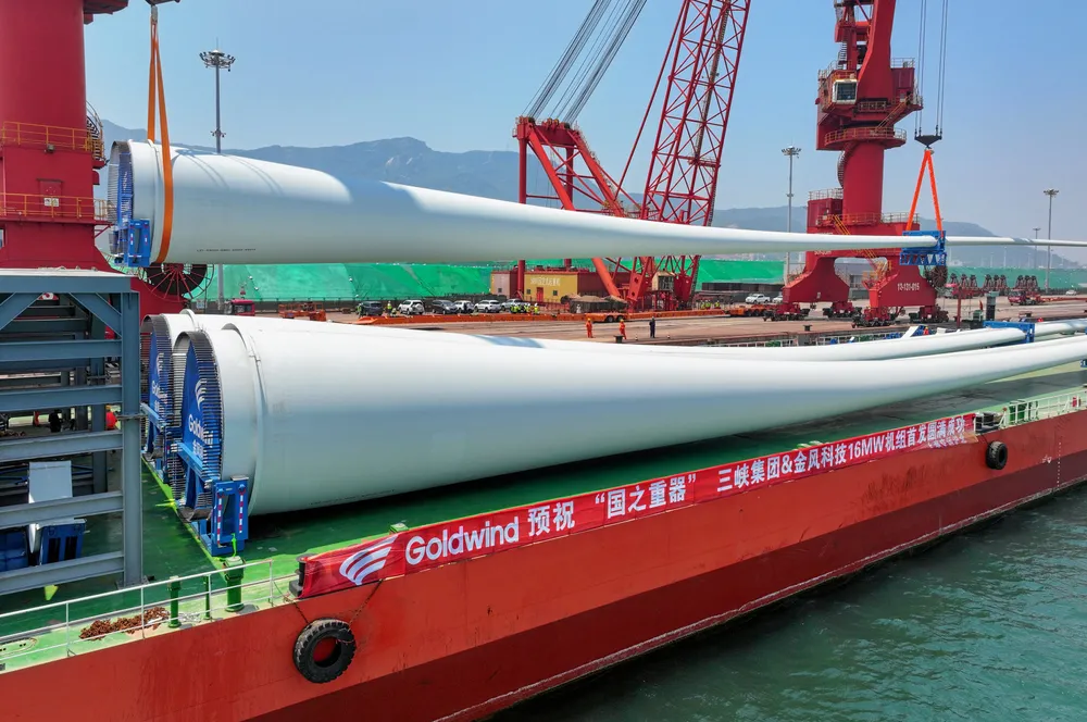 Workers hoist 123-metre-long wind blades to a ship in Lianyungang, Jiangsu province, China.