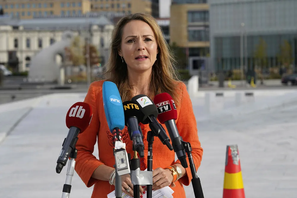 Er det staten eller private selskaper som skal ta ansvar for å samle og nyttiggjøre data til forretning, innbyggertjenester og innovasjon? Her distrikts- og digitaliseringsminister Linda Hofstad Helleland.