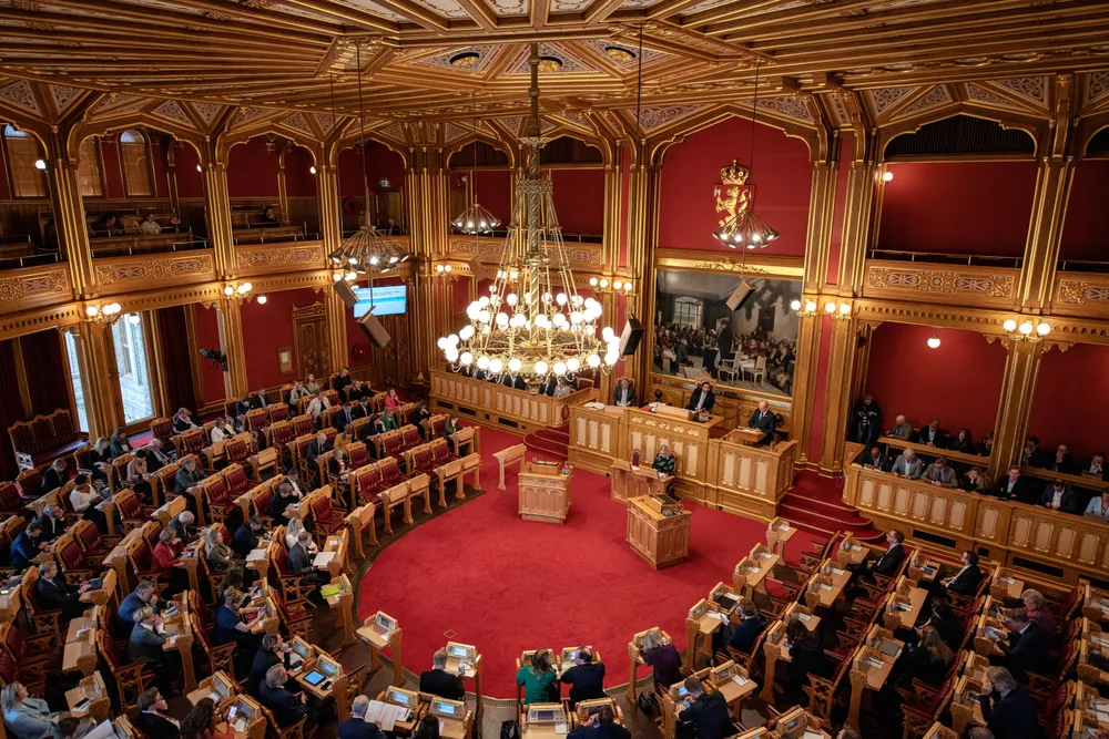 Stortinget må sikre behovet for kontrollmekanismer, kunnskap og åpenhet så langt det går når det behandler forslaget om at PST kan samle inn mer elektronisk informasjon, skriver artikkelforfatterne.