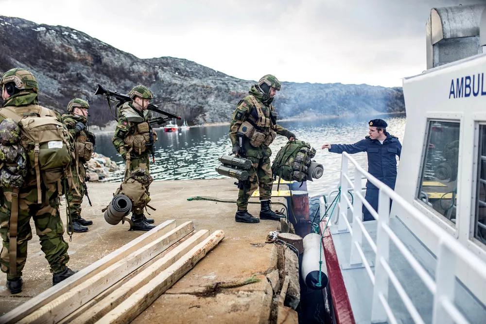 Soldater på bakken er avgjørende. Landstyrker er det sterkeste beviset på politisk vilje, og er et kraftig signal til både motstandere og allierte, skriver artikkelforfatterne. Foto: Christina Gjertsen/Forsvaret