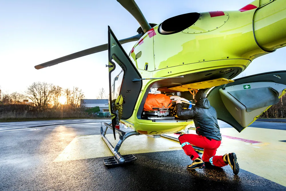 – Det er iverksatt en rekke hastetiltak for å avhjelpe de pågående utfordringene med redusert beredskap i luftambulansetjenesten, svarer helseminister Bent Høie (H) på spørsmålet om kostnadsbruk i luftambulanse-saken. Foto: Kallestad, Gorm/NTB Scanpix