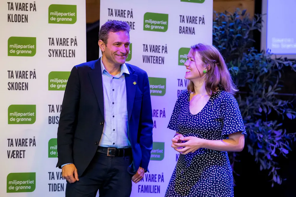 Miljøpartiet De Grønne gjør det godt i høstens første partimåling. Det gleder Nasjonal talsperson Arild Hermstad, her fotografert sammen med stortingsrepresentant Une Bastholm under sommerpressekonferansen til partiet. Foto: Håkon Mosvold Larsen / NTB scanpix