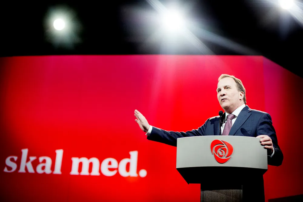 Sveriges statsminister og Sosialdemokratenes partileder Stefan Löfven leder målingene før valget i Sverige.
