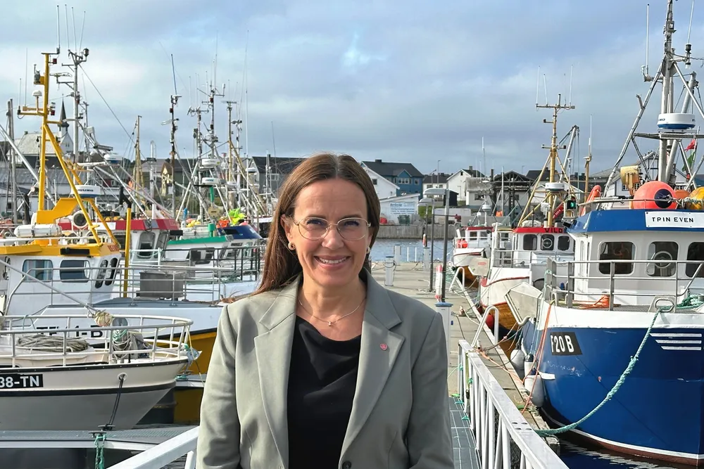 Fiskeriminister Marianne Sivertsen Næss har bare fått behandlet to av 19 snøkrabbeklager. Hun kan ikke si noe om hvor lang tid det tar å behandle resten av klagene.