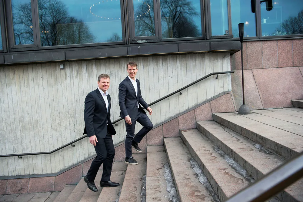 – Verdane-teamet har et kompetansenivå og en erfaring som gjør dem til en uvurderlig samarbeidspartner for vekstselskaper som ønsker å forbedre og utvide sin virksomhet, sier ny partner Johnny Rindahl i Verdane (til venstre). Ledende partner og hovedaksjonær Bjarne Kveim Lie til høyre. Foto: Elin Høyland
