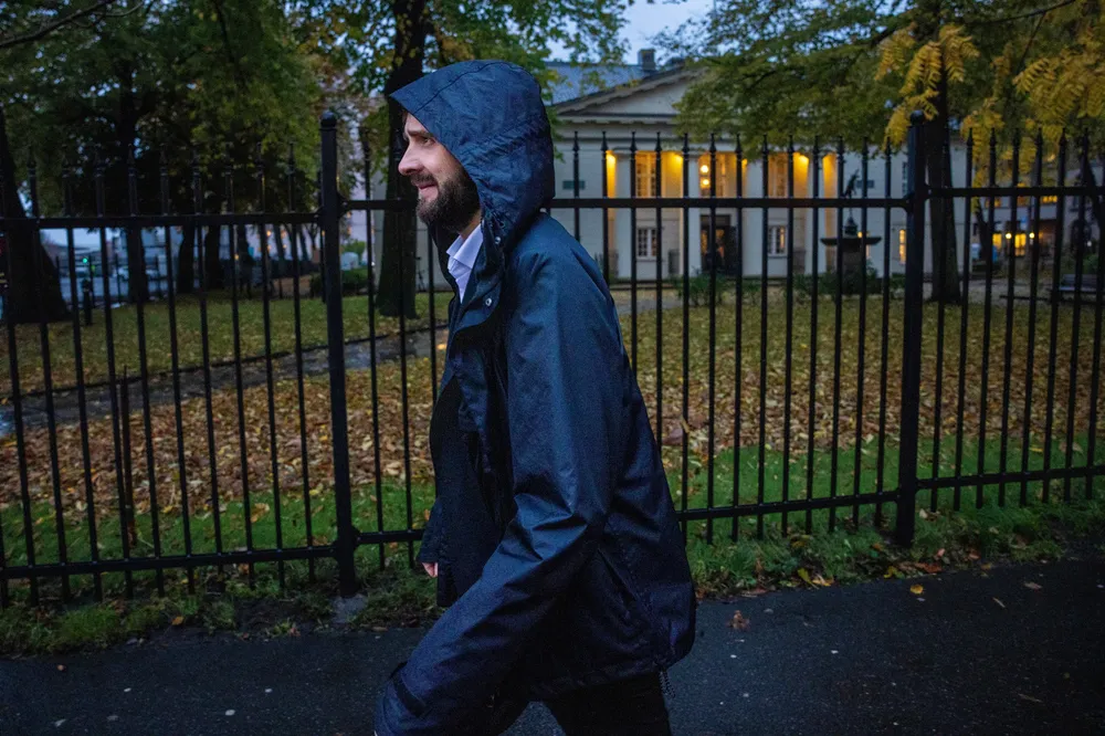 Norske bedrifter står overfor en ruskete høst med stor usikkerhet og skyhøye strømpriser. Næringsminister Jan Christian Vestre (Ap) vet hva det innebærer. På 80-tallet gikk familiebedriften over ende. Bankkrisen traff, og bedriften hadde ikke satt av nok midler til en uværsdag.