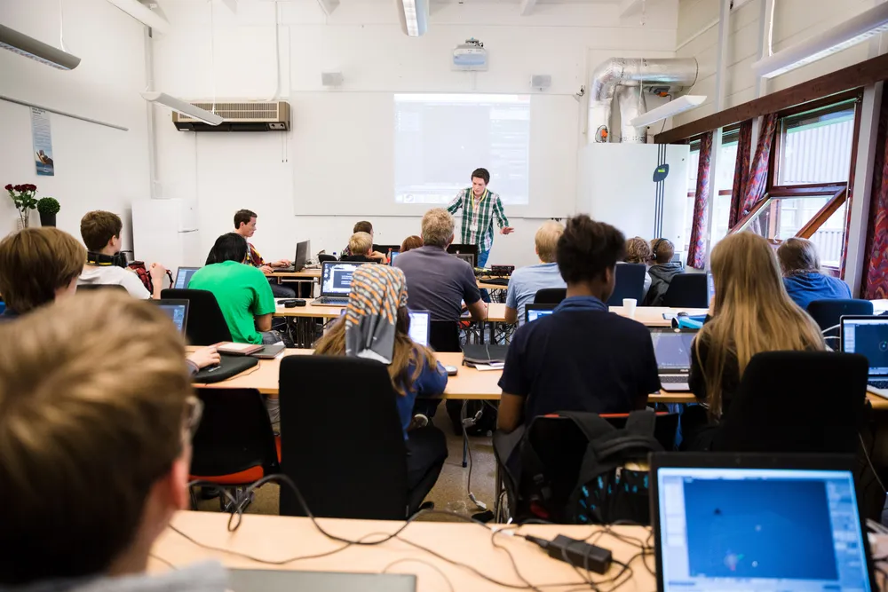 Vi mangler allerede nødvendig it-kompetanse i offentlig og privat sektor, og behovet kommer til å øke, ifølge kronikkforfatteren.