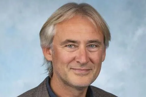 Ole Reinlund er rektor ved Ålesund Videregående skole. Han ønsker seg et pilotprosjekt for økte lærlingplasser i Sjøforsvaret.