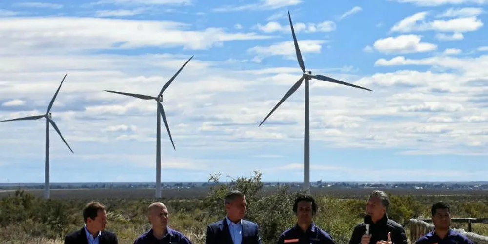 President Mauricio Macri (speaking) at the wind farm inauguration.