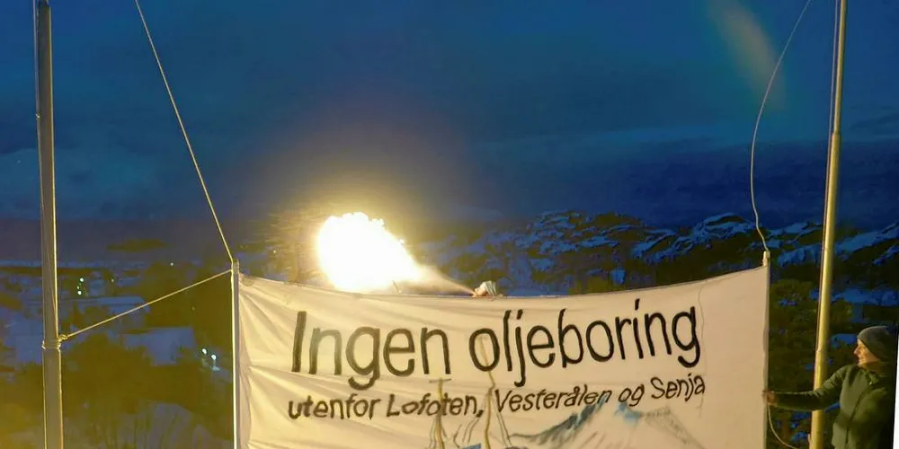 NEI TIL OLJE: - Seieren har aldri vært så nær, skriver Christoffer Ellingen, representant for Rødt Sortland og LoVeSe-aktivist. Foto: Folkeaksjonen Oljefritt Lofoten, Vesterålen og Senja