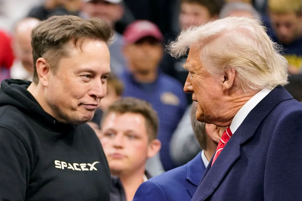 Doge-topp Elon Musk og USAs president Donald Trump vil svinge sparekniven igjen.