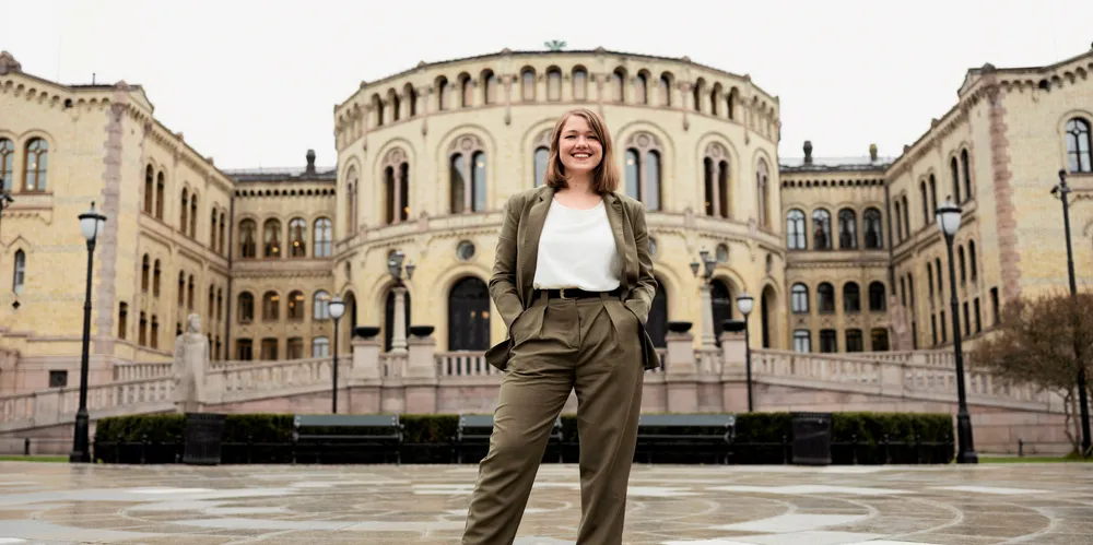 I dag er partileder Une Bastholm enslig stortingsrepresentant for MDG. De kan forandre seg etter valget. Det ligger an til en tidobling av antall MDG-representanter.