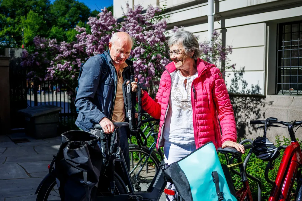 Stein Førde er spesialist i barne- og ungdomspsykiatri og kona Reidun er professor emerita i medisinsk etikk. DN møtte ekteparet syklende, på vei til en forelesning om hjernen ved Universitetet i Oslo.