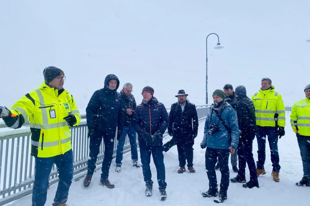 Representanter fra Norges Lastebileierforbund, NHO Innlandet og de fleste politiske partier i kommunene rundt Lillehammer holdt appeller på Vingnes bro ved Lillehammer mot Miljødirektoratets avslag på bygging av ny E6.