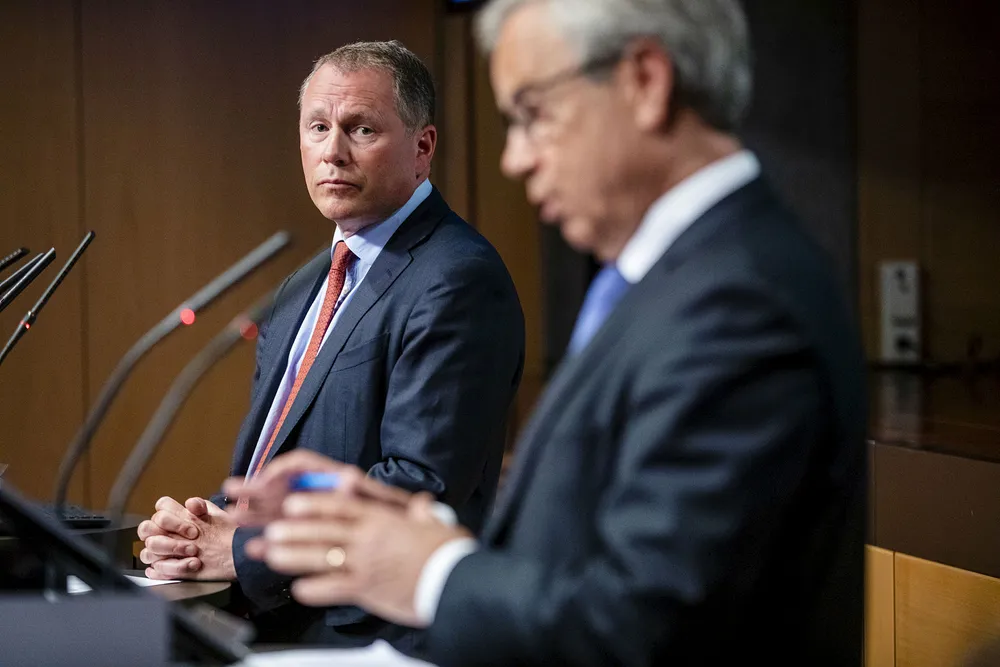 Påtroppende oljefondssjef Nicolai Tangen (til venstre) og sentralbanksjef Øystein Olsen.