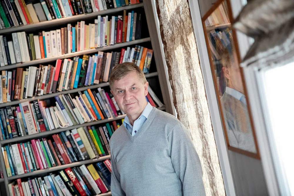 Erik Solheim mener det er «helt uproblematisk» at han skal lede Røkke-stiftelsen Plastic Revolution etter at han var med på å inngå samarbeid med et Røkke-prosjekt som leder av FNs miljøprogram.