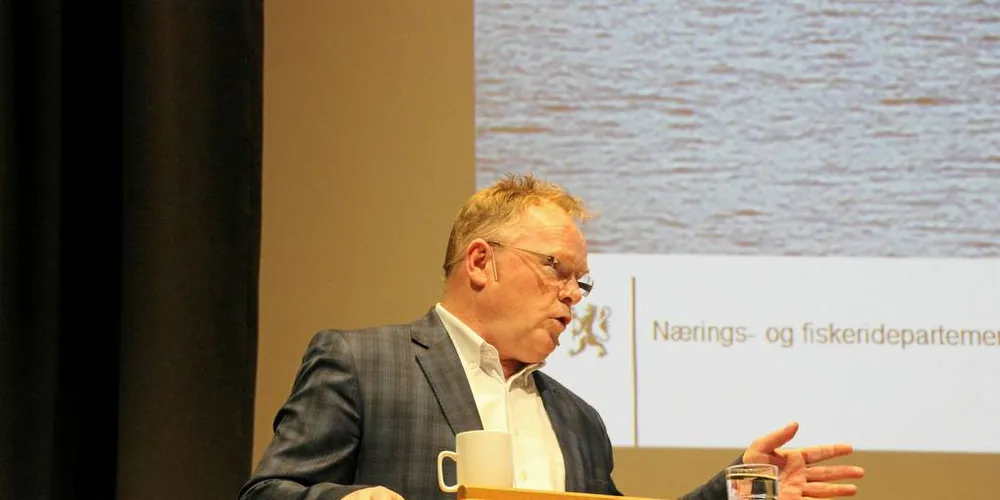 NY JOBB: Fiskeriminister Per Sandberg under Sjømatdagene på Hell onsdag. Kanskje kan han få ny jobb i morgen onsdag.Foto: Anders Furuset