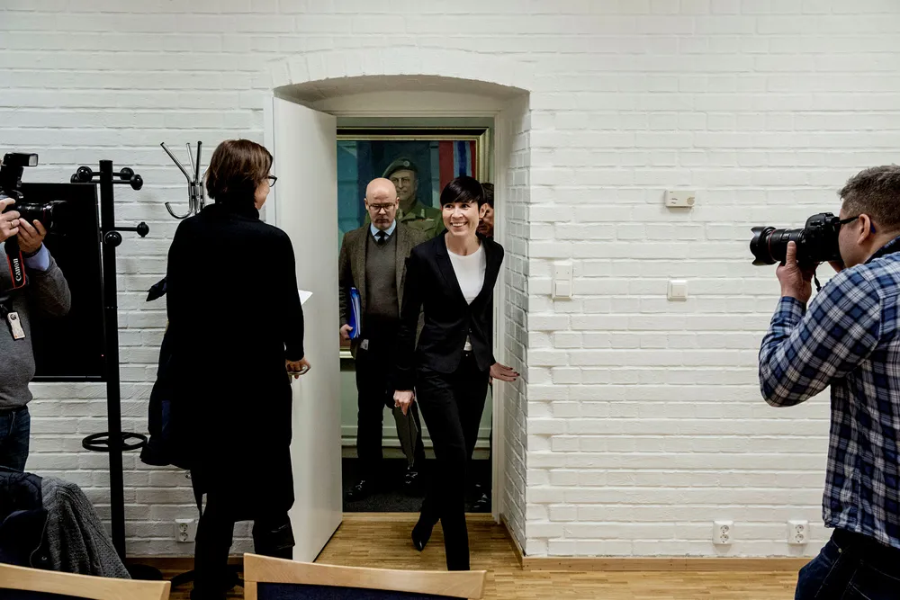 Forsvarsminister Ine Eriksen Søreide kunngjør at Norge kjøper fire nye ubåter fra tyske Thyssen Krupp. Foto: Fredrik Bjerknes