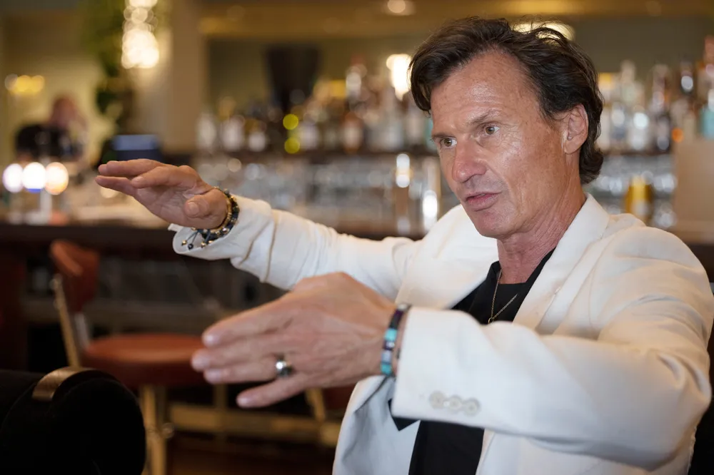 Petter Stordalen og hans investeringsselskap Strawberry Capital har kjøpt seg opp i to omganger i det landbaserte oppdrettsselskapet Atlantic Sapphire mandag.