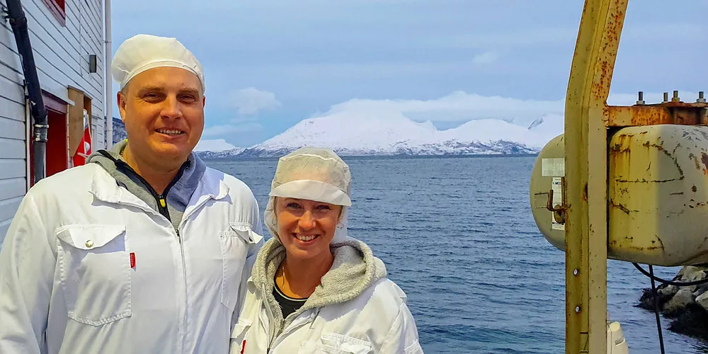 NYE NORDLENDINGER: Raimondas Baksys fra Litauen og Izabela Zebrowska-Baksiene fra Polen har begge ingeniørutdannelser fra hjemlandene sine og jobber i fiskeindustrien i Nord-Norge.
