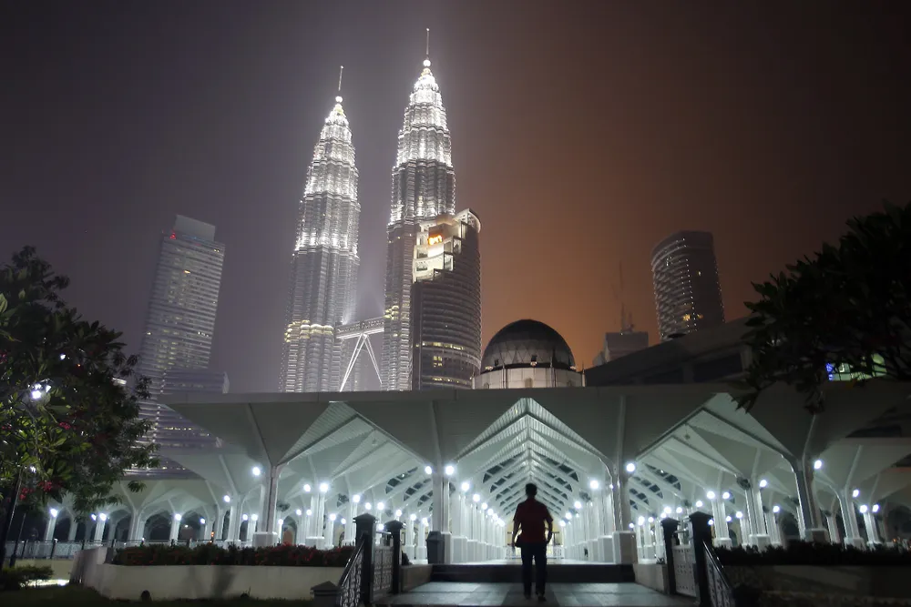 Malaysia hook-up: for compatriot contractors MMC and Petra Energy