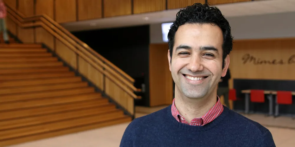 Reza Arghandeh er en av forskerne som utvikler kunstig intelligens for vannkraftproduksjon.