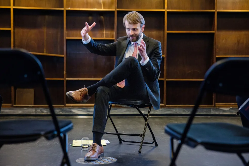 Næringsminister Jan Christian Vestre sier han ikke plukker vinnere, men peker likevel på spesifikke aktiviteter og næringer, skriver Torfinn Harding og Magne Mogstad.