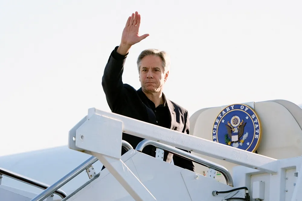 USAs utenriksminister Antony Blinken forlot Andrews Air Force Base utenfor Washington DC tirsdag og starter et tredagers besøk i Kina.