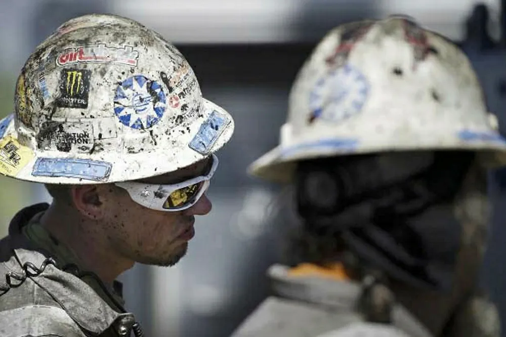 Rig count: in the US fell by six to 969