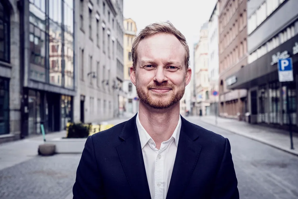 Christian Aandalen i inkassoselskapet Fair Collection er bekymret. Antall inkassosaker mot både pensjonistene og de unge stiger.