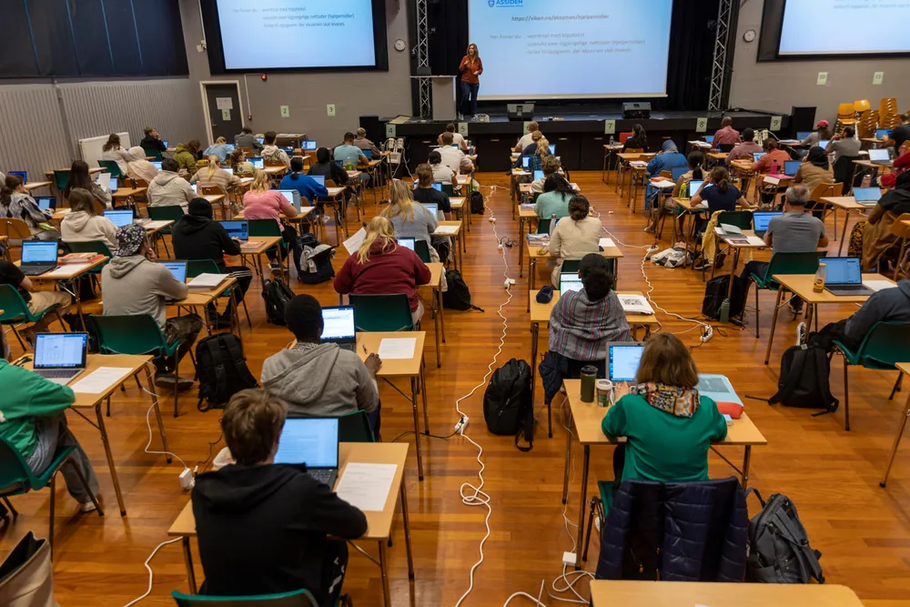 En oversiktsstudie viser at i snitt innrømmer over halvparten av studentene som blir spurt i ulike undersøkelser, at de har jukset på en eksamen.