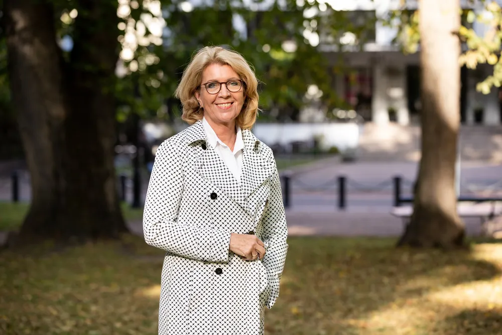 Selv en tidligere Senterparti-leder kan mene at kommunene har fått «uakseptabelt» mye makt. Nå går Åslaug Haga av som sjef for Fornybar Norge.