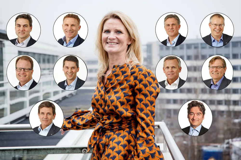 Her er lederkollegene til konserndirektør for godterier og snacks i Orkla, Ann-Beth Freuchen (46). Øverst fra venstre: Konserndirektør for konsernfunksjoner, Karl Otto Tveter (54), konserndirektør og leder for Orkla Care, Stig Ebert Nilssen (53), konserndirektør økonomi og finans, Jens Bjørn Staff (50), konserndirektør kommunikasjon, Håkon Mageli (53), konserndirektør hr, Christer Grönberg (56), konserndirektør Operations, Johan Clarin (46), konserndirektør og leder Orkla Foods, Atle Vidar Nagel Johansen (55), leder for Orkla Investments, Terje Andersen (60), konsernsjef Peter A. Ruzicka (54) og fungerende konserndirektør og leder for Orkla Food Ingredients, Halvor Liodden (55). Foto: Gorm K. Gaare