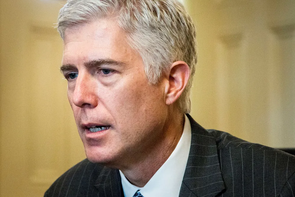 Trumps kandidat til høyesterett, Neil M. Gorsuch, på besøk hos demokratenes leder Chuck Schumer tidligere i år. Foto: Orjan F. Ellingvag